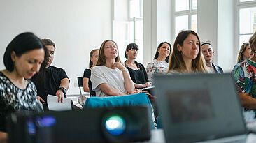 timur-shakerzianov-unsplash Gruppe von Seminarteilnehmern